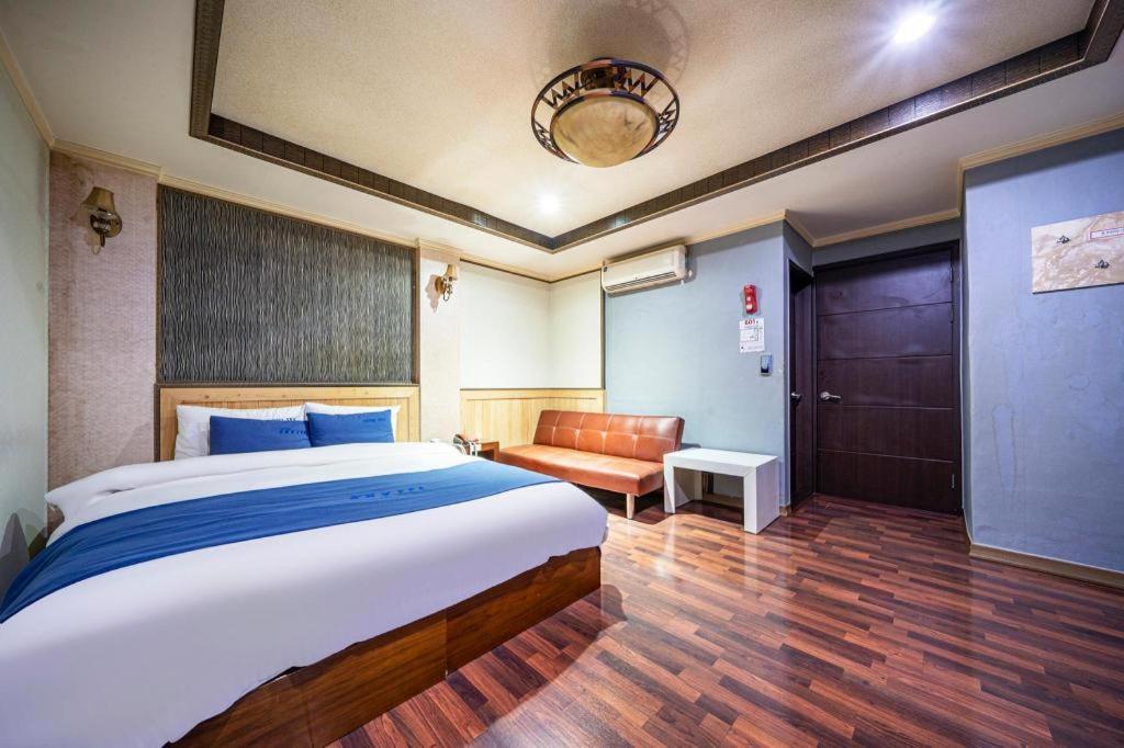 Sky Hotel Changwon Dış mekan fotoğraf