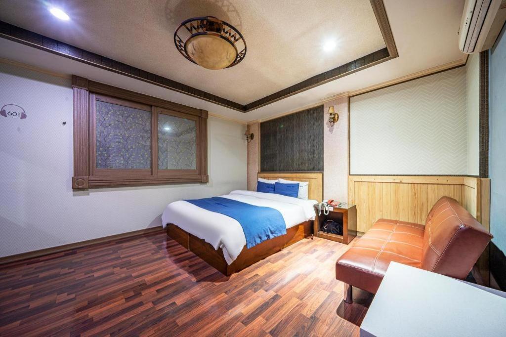 Sky Hotel Changwon Dış mekan fotoğraf