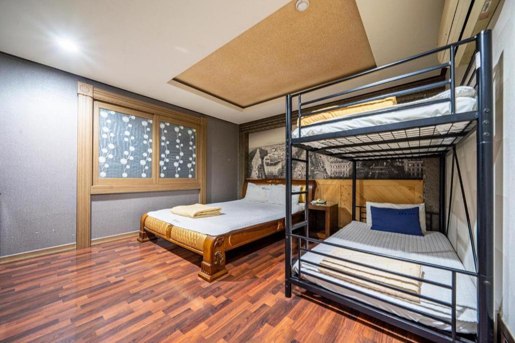 Sky Hotel Changwon Dış mekan fotoğraf