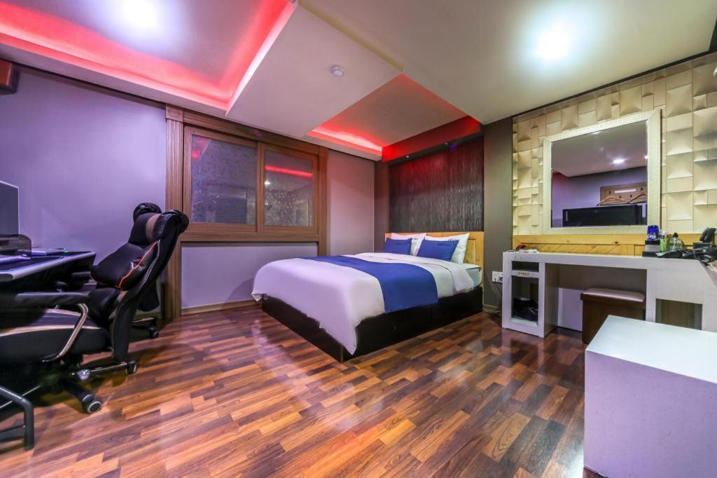 Sky Hotel Changwon Dış mekan fotoğraf