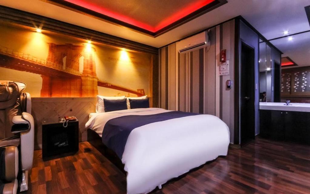 Sky Hotel Changwon Dış mekan fotoğraf