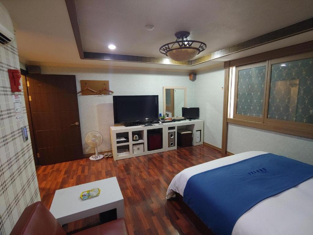 Sky Hotel Changwon Dış mekan fotoğraf