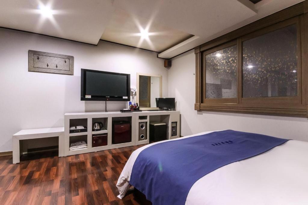 Sky Hotel Changwon Dış mekan fotoğraf