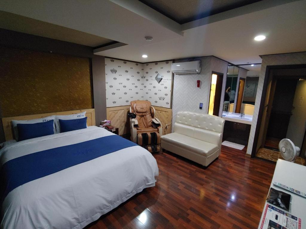 Sky Hotel Changwon Dış mekan fotoğraf