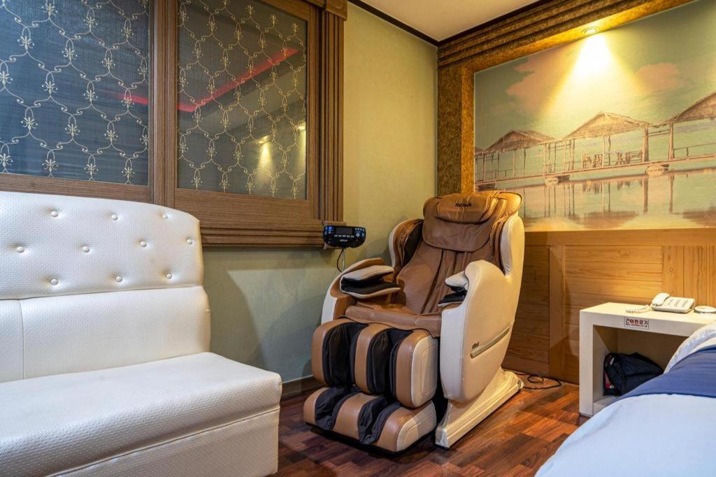 Sky Hotel Changwon Dış mekan fotoğraf