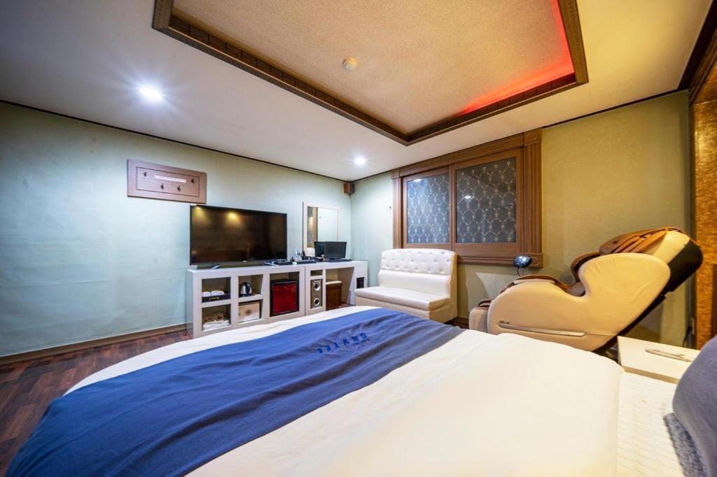 Sky Hotel Changwon Dış mekan fotoğraf