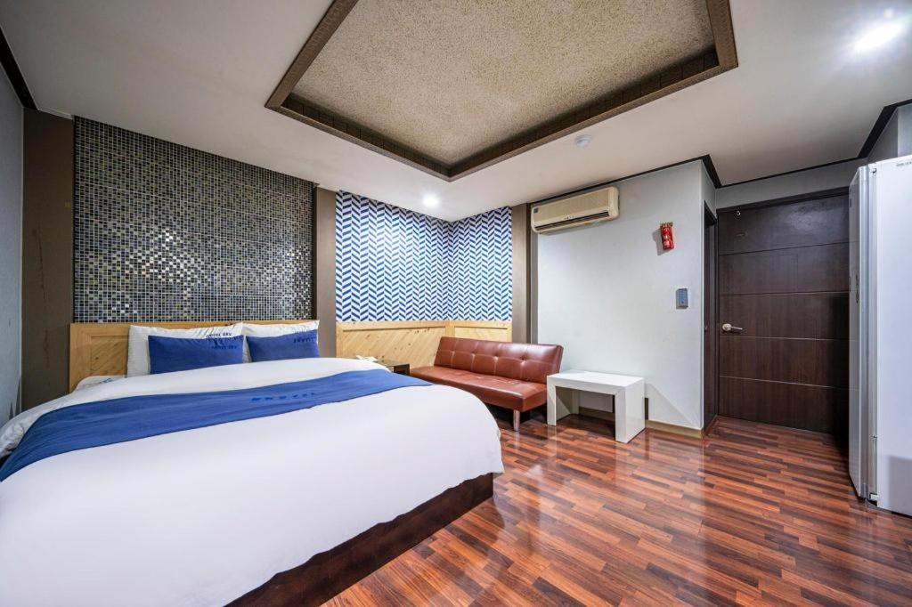 Sky Hotel Changwon Dış mekan fotoğraf