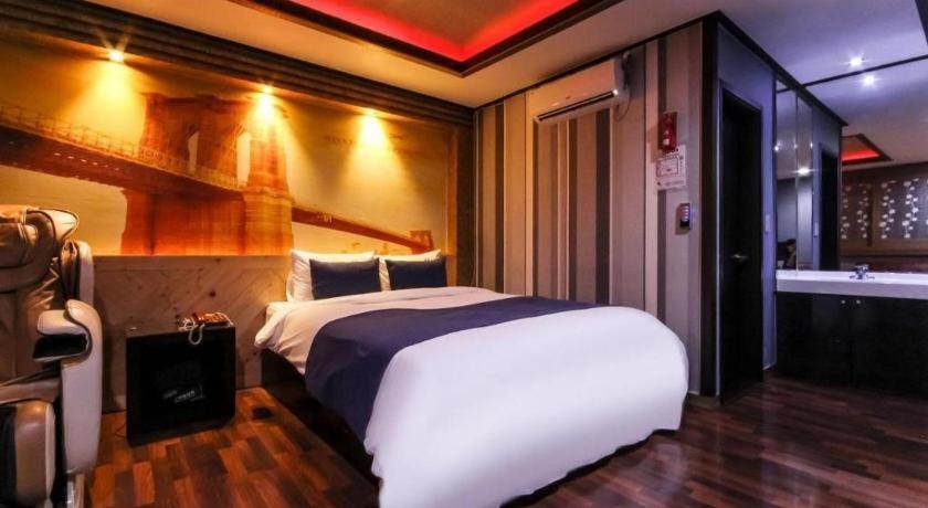 Sky Hotel Changwon Dış mekan fotoğraf