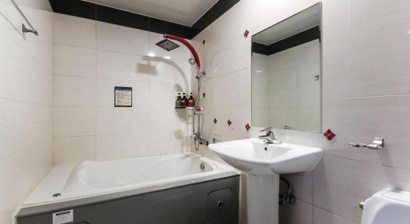 Sky Hotel Changwon Dış mekan fotoğraf