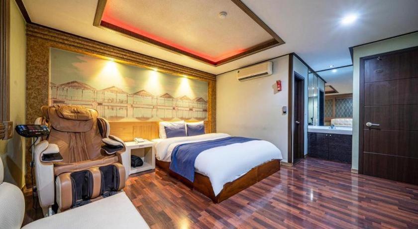 Sky Hotel Changwon Dış mekan fotoğraf