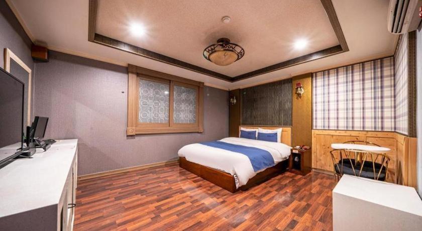 Sky Hotel Changwon Dış mekan fotoğraf