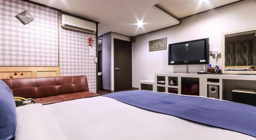 Sky Hotel Changwon Dış mekan fotoğraf