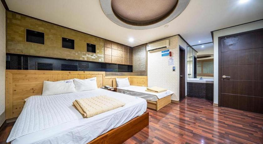 Sky Hotel Changwon Dış mekan fotoğraf